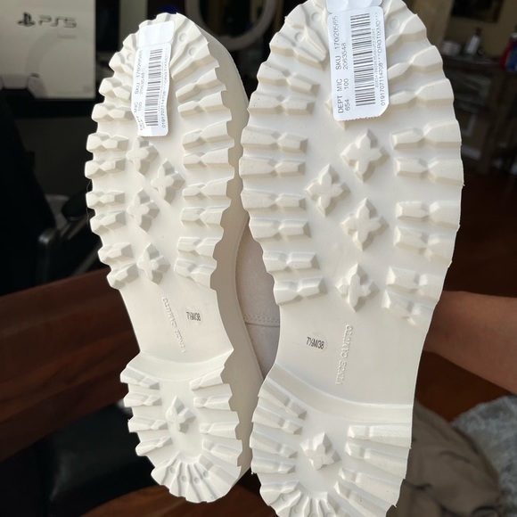 VINCE CAMUTO MILKY WHITE STUDDED MEENDEY PULL-ON BOOTS - Picture 11 of 16